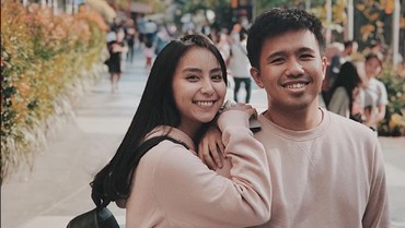 img-title Umbar Urusan Ranjang, Joshua Suherman Akui Istri Suka Kesakitan