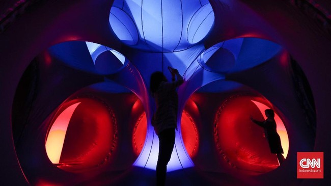 FOTO: Terperangkap dalam Pesona Cahaya Luminarium Trilumin