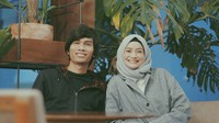 <p>Mohammad Tria Ramadhani atau yang lebih dikenal Tria 'The Changcuters' dan Dhatu Rembulan menikah sejak Oktober 2012. (Foto: Instagram/dhaturembulan)</p>