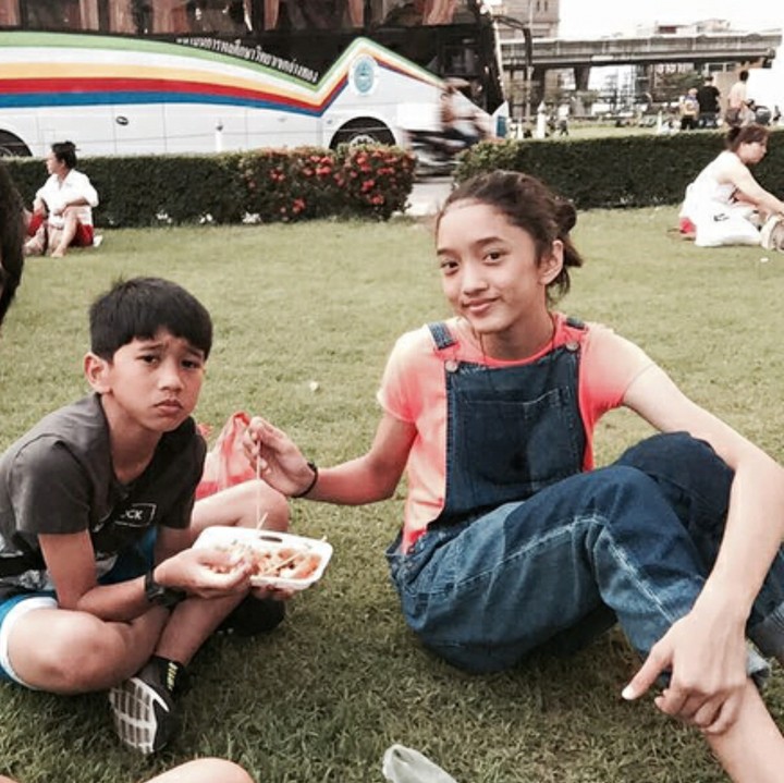 <p>Akrab dan kompaknya Duta bersama kedua anaknya. (Foto: Instagram/shadjo04)</p>