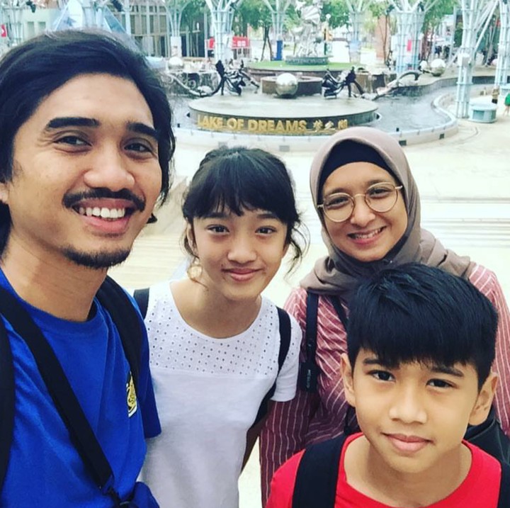 <p>Bunda yang nge-fans band 'Sheila on 7' pasti akrab banget dengan vokalisnya Akhdiyat Duta Modjo alias Duta. (Foto: Instagram/duta507)</p>