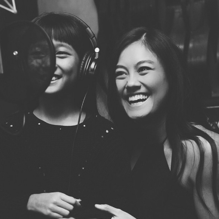 <p>Chloe ditemani Agnez saat rekaman. Aih, so sweet banget sih Tante Agnez. (Foto: Instagram/agnezmo)  </p>