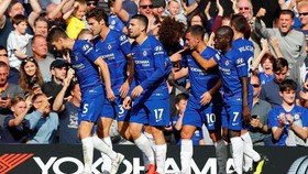 Hazard Hattrick, Chelsea Geser Liverpool di Puncak Klasemen