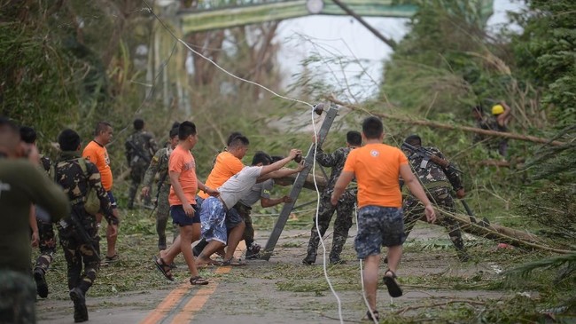 Korban jiwa akan terus bertambah akibat Topan Mangkhut menerjang Filipina Utara pada dini hari, Sabtu (15/9).