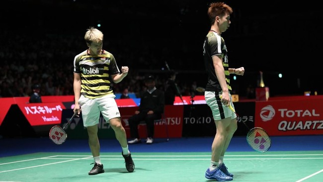 Kevin Sanjaya Sukamuljo/Marcus Fernaldi Gideon akan berjumpa Han Chengkai/Zhou Haodong pada babak penyisihan BWF World Tour Finals.