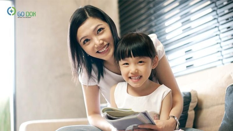 Kecerdasan anak sering dikaitkan dengan kecerdasan orang tua. Lantas, benarkah kecerdasan anak hanya ditentukan faktor genetik?