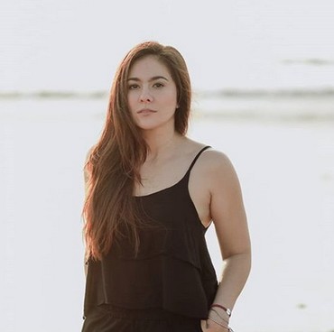 Riuhnya Netizen Lihat Wulan Guritno Seksi nan Elegan Tanpa Bra