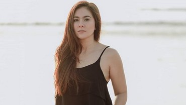 img-title Riuhnya Netizen Lihat Wulan Guritno Seksi nan Elegan Tanpa Bra