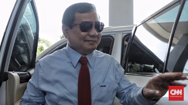 Prabowo Subianto memuji rekam jejak Kwik Kian Gie sebagai ekonom yang terbilang komplet. Selain ahli teori, Kwik juga dinilai berpengalaman.