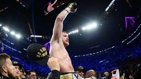 FOTO: Canelo Alvarez Bungkam Gennady Golovkin
