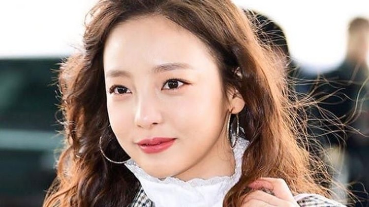 Simak berita terpopuler di HaiBunda hari ini. Fans Goo Hara bunuh diri hingga prinsip rumah minimalis.