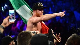 Canelo Ingin Rematch Lawan Mayweather Jr.