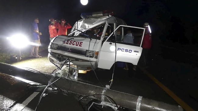 Topan Mangkhut paling banyak menelan korban tanah longsor. Korban jiwa meningkat drastis dari jumlah yang dilaporkan sebelumnya yaitu 30 orang.