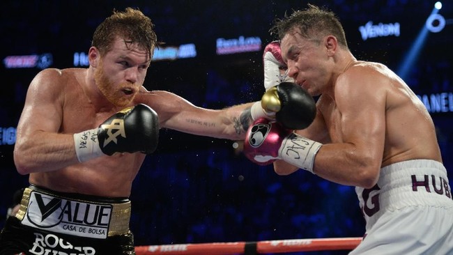 Golovkin harus kehilangan gelar pertama dalam karier profesionalnya ketika menghadapi 'si badut' Canelo Alvarez.