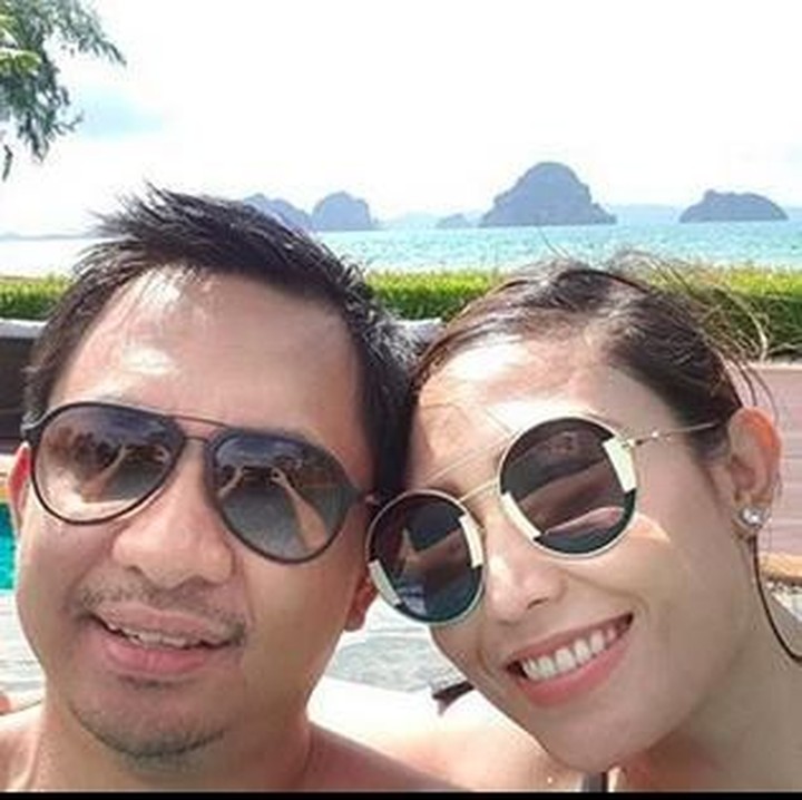 <p>Wefie ria dengan suami di tempat yang katanya bagaikan surga ini. Yeay! (Foto: Instagram @mrsayudewi)</p>