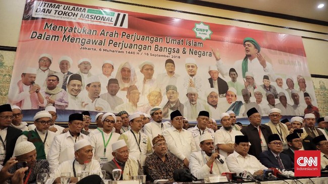 Jokowi dan Prabowo diprediksi akan mengerahkan tokoh-tokoh Islam untuk meraih suara. Masjid, pesantren, maupun majelis taklim akan menjadi domain pertempuran.