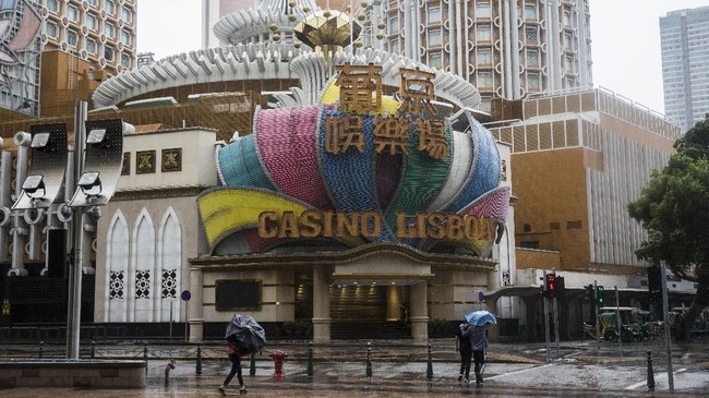 Penutupan seluruh kasino di Macau tersebut untuk menghindari korban jiwa.