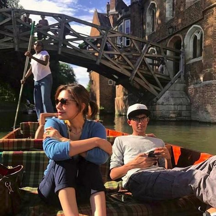 <p>Najwa dan Izzat seperti kakak adik ya, Bun? (foto: Instagram @najwashihab)<br /><br /></p>