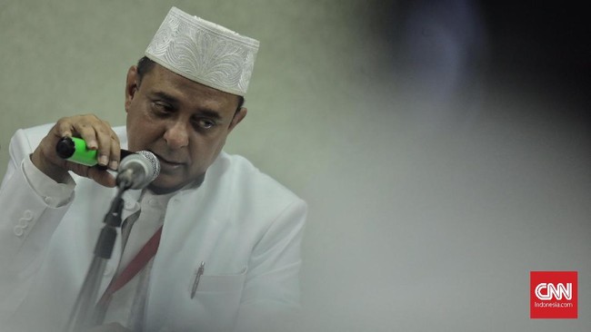 Gubernur DKI Jakarta Anies Baswedan memberikan penghargaan kepada salah satu tempat pariwisata, yakni Diskotek Colosseum.