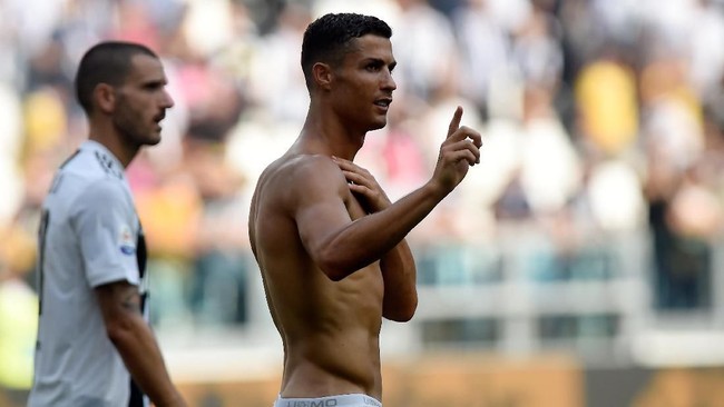 FOTO: Ronaldo Rayakan Gol Perdana di Juventus