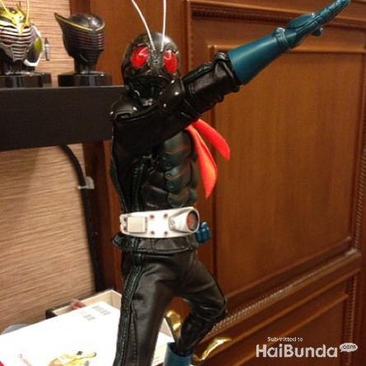 <p>Ini nih mainan koleksi Reino Barack, Kamen Rider. Keren ya, Bun! (Foto: Instagram @reinobarack)</p>
