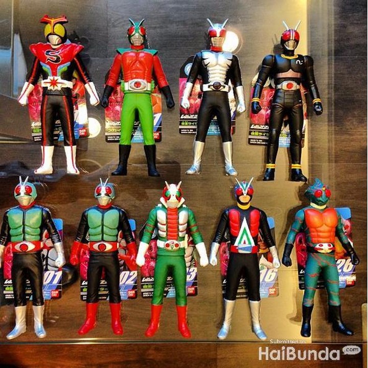 <p>Wuih, koleksi Kamen Ridernya lengkap banget. (Foto: Instagram @reinobarack)</p>