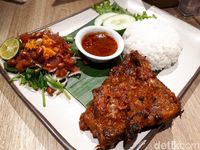 Taliwang Bali: Puas Makan Nasi Ayam Taliwang yang Pedas Nyengat