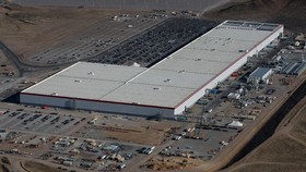 Kebakaran Pabrik Baterai Tesla Diduga dari Tabung Pendingin