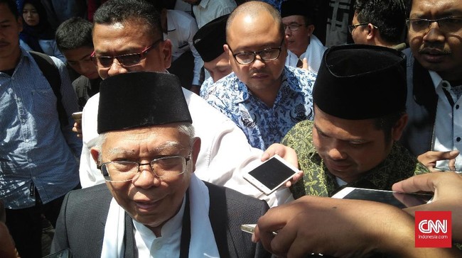 Bakal cawapres Ma'ruf Amin mengunjungi Untirta, Serang, Banten hari ini. Dia membantah melakukan kampanye karena hanya ceramah dan minta restu.