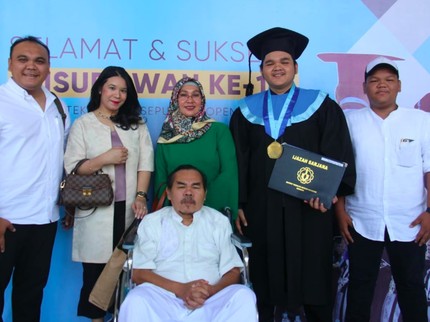 Cerita Anak Mat Solar Jadi Wisudawan Berprestasi di ITS