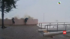 VIDEO: Badai Mangkhut Bergerak ke China, Tentara Siaga