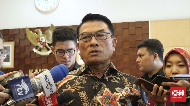 Buku saku capaian pemerintah Jokowi dibagikan sebagai bentuk penyampaian informasi dan narasi kinerja pemerintah di tengah semburan berita bohong dan hoaks