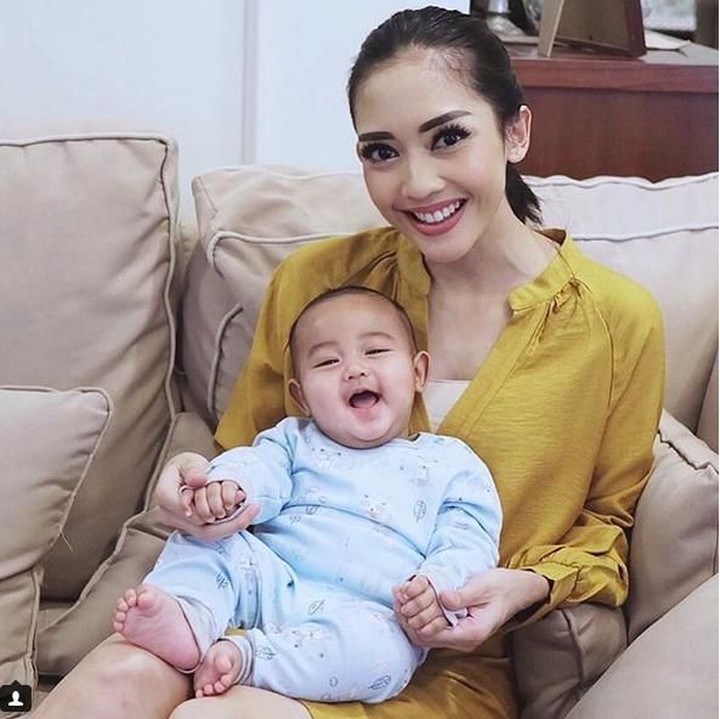 <p> Senyum manis Alfie sukses bikin meleleh! (Foto: Instagram @ririndwiariyanti)<br /><br /></p>