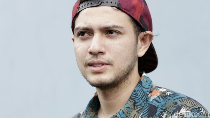 Rifky Balweel dan sang istri saat ditemui di Trans TV.