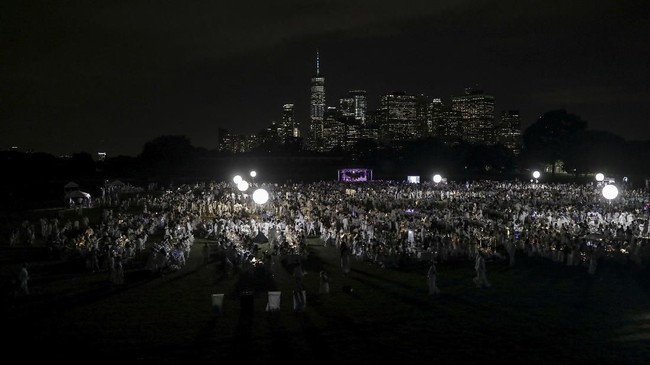 FOTO: 'Memutihkan' Pulau di New York