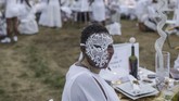 FOTO: 'Memutihkan' Pulau di New York New York City Diner en Blanc mampu menarik minat ribuan wisatawan untuk mencicipi sensasi makan malam bersama yang spesial.