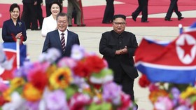 FOTO: Kim Jong-un dan Moon Jae-in dalam Kehangatan Korut