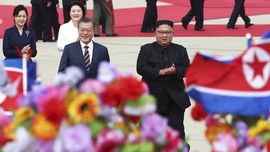 FOTO: Kim Jong-un dan Moon Jae-in dalam Kehangatan Korut