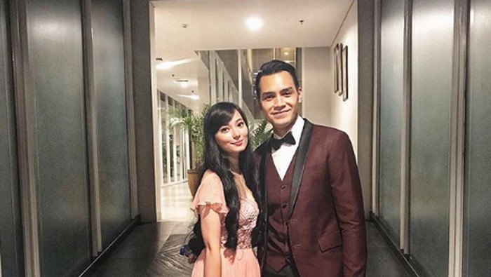 Jonas Rivanno dan Asmirandah