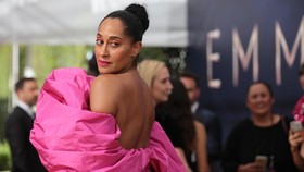FOTO: Tampilan Selebriti Teraneh dalam Emmy Awards 2018