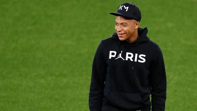 Penyerang PSG, Kylian Mbappe, mengalahkan Cristiano Ronaldo dan Lionel Messi dalam mendulang gol-gol di usia 20.