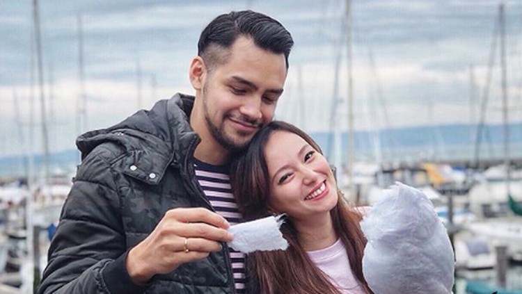 Jonas Rivanno dan Asmirandah
