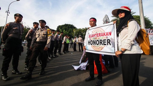 Belitan Problematika Guru Honorer Jakarta: Mengeksplorasi Akar Masalah dan Solusi yang Mendesak