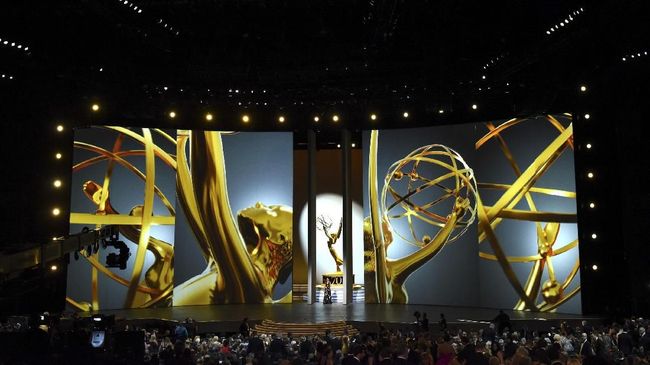 Malam puncak Emmy Awards 2018 yang digelar Senin (17/9) malam waktu Amerika Serikat meninggalkan banyak kejutan.