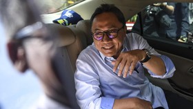 Zulhas Bela Luhut dan Sri Mulyani soal Pose Satu Jari Bos IMF