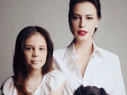 10 Potret Si Cantik Manuella, 'Fotokopian' Sophia Latjuba