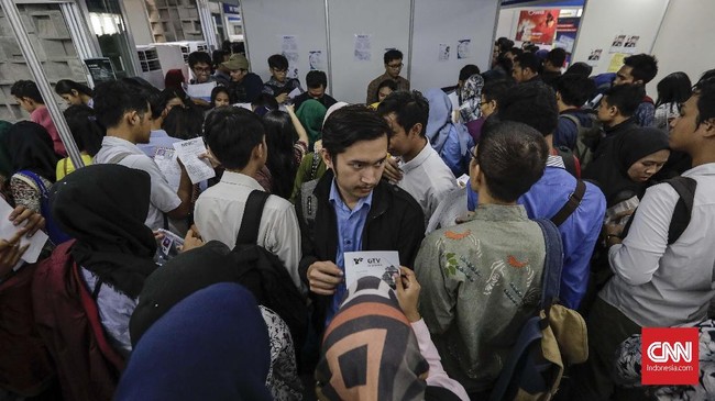 Menko Airlangga menyebut Kartu Prakerja bakal diluncurkan oleh Presiden Jokowi dalam dua hingga tiga bulan ke depan, setelah perpres terkait terbit.
