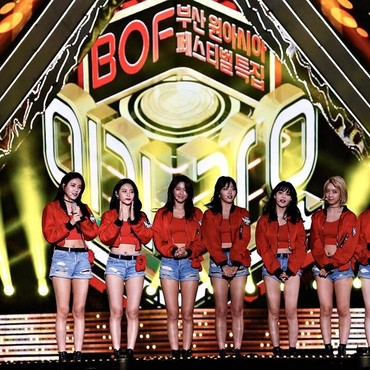 Lirik Lagu Miniskirt - AOA