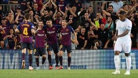 FOTO: Messi Hattrick, 10 Pemain Barcelona Hajar PSV 4-0