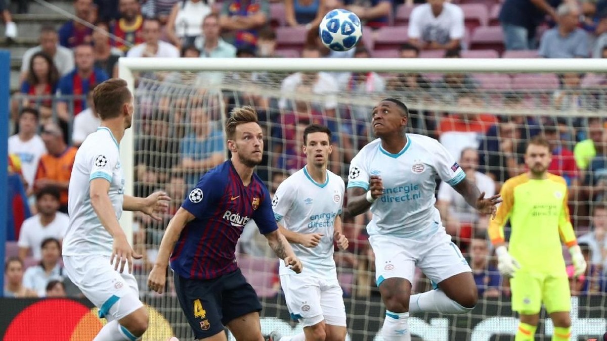 FOTO: Messi Hattrick, 10 Pemain Barcelona Hajar PSV 4-0